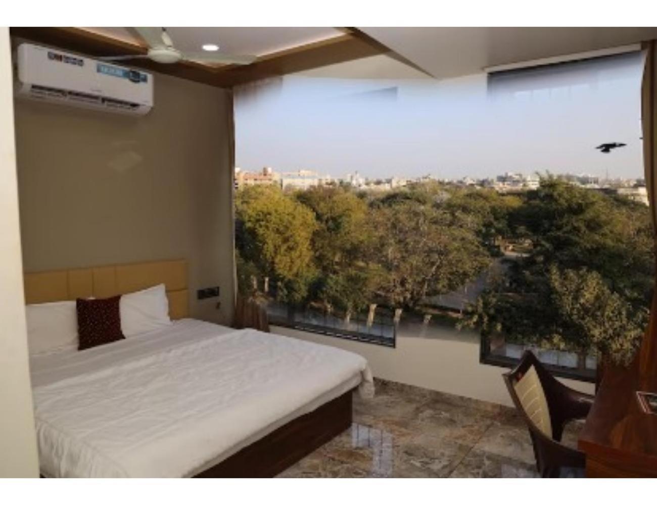 Hotel The Pill, Bhavnagar Dış mekan fotoğraf